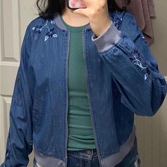 NWOT Copper Key Chambray Floral Embroidered Zip Up Bomber Jacket- Size Large - Picture 2 of 4